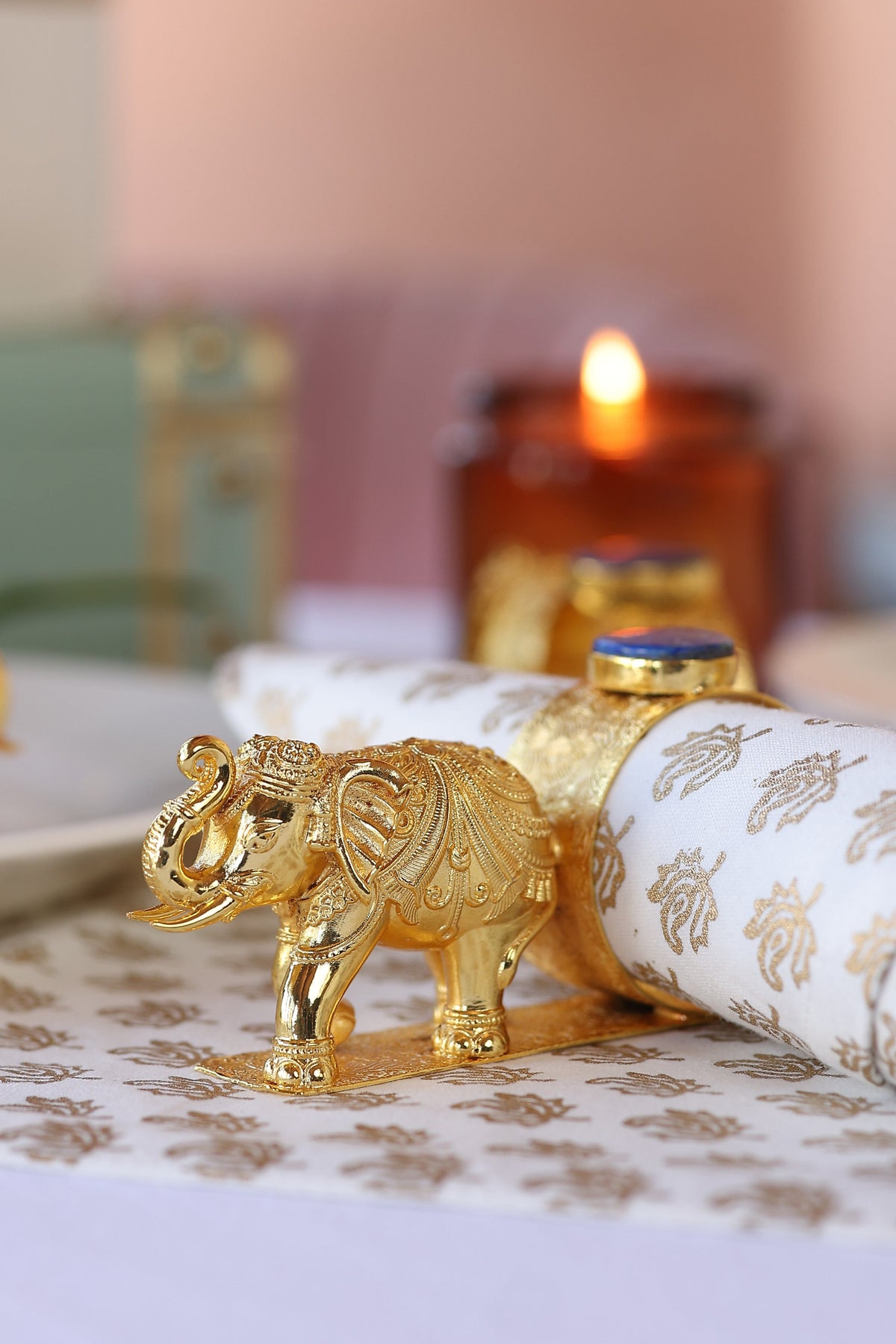 Elephant napkin ring with stone in gold plating, one piece from the gift box