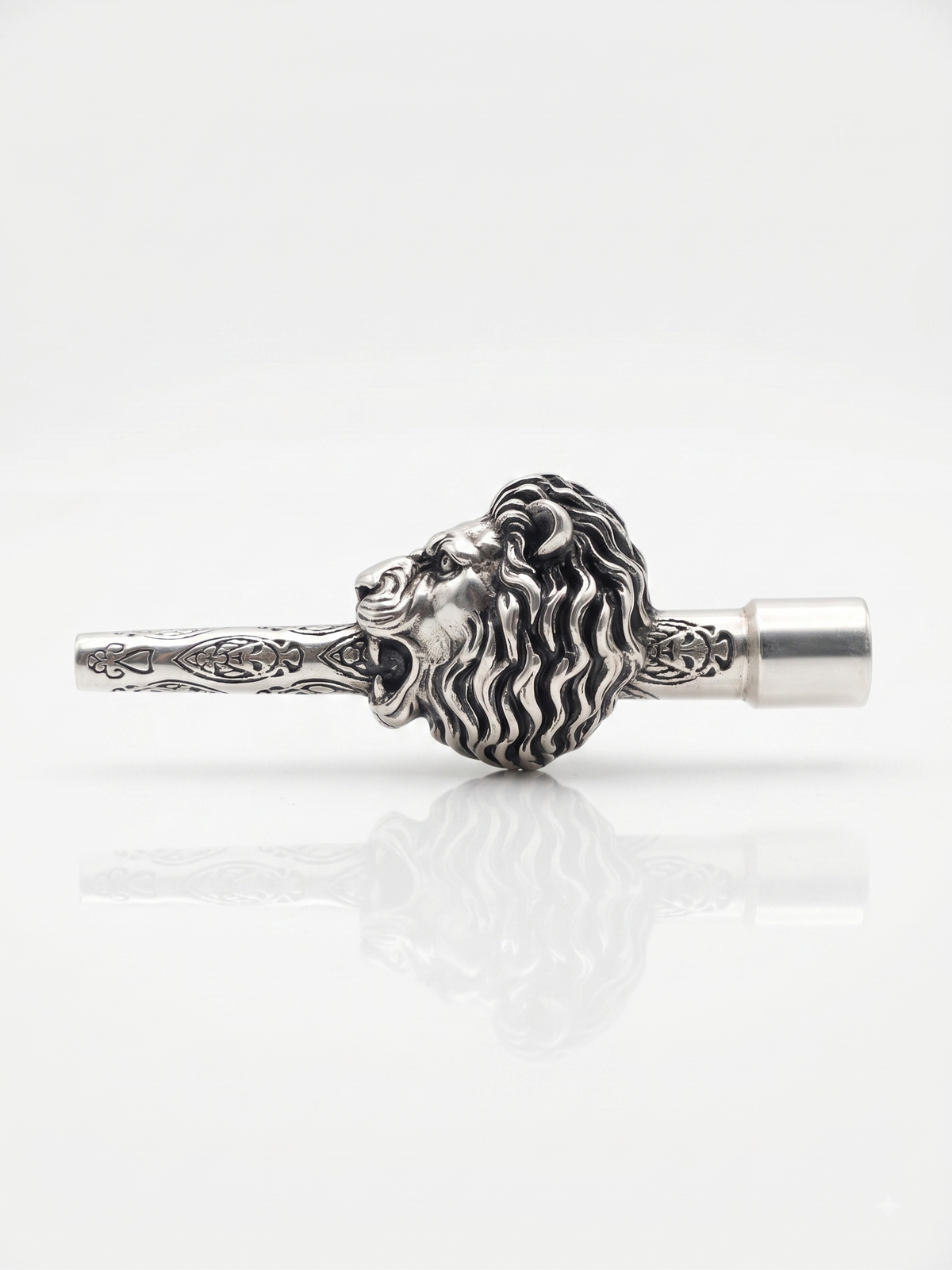 King lion hookah tip in pure silver plating with an engraved shaft, by Sabera