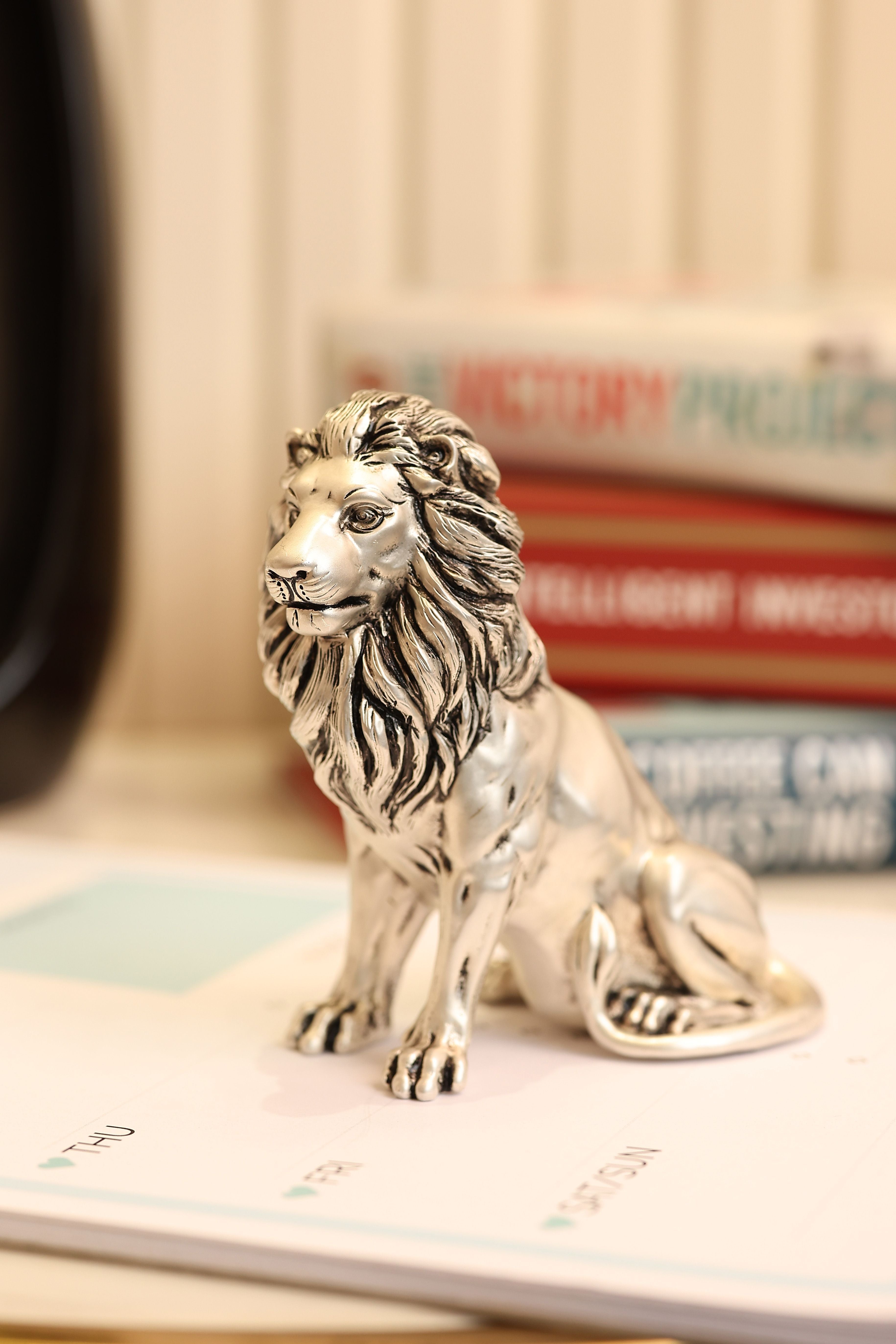 Sitting Lion Paper Weight for Office Table