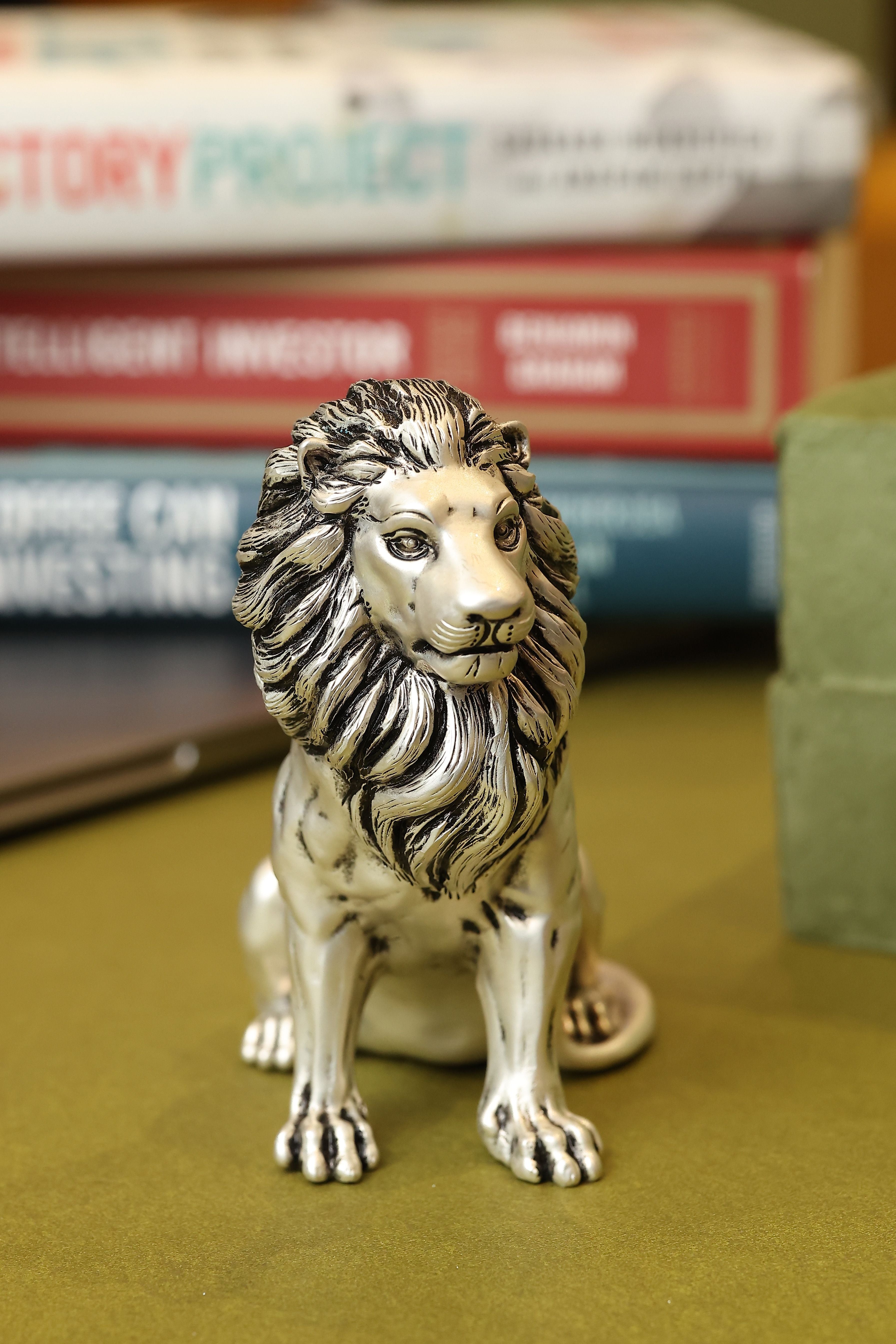 Sitting Lion Paper Weight for Office Table